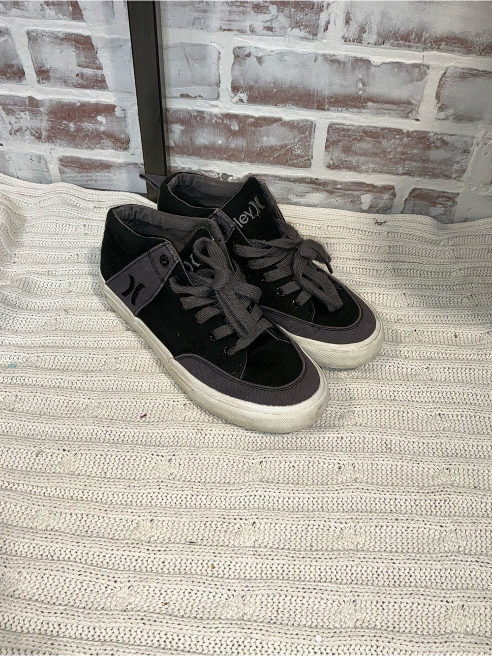 Hurley Black and Gray mid Top Skate Sneakers